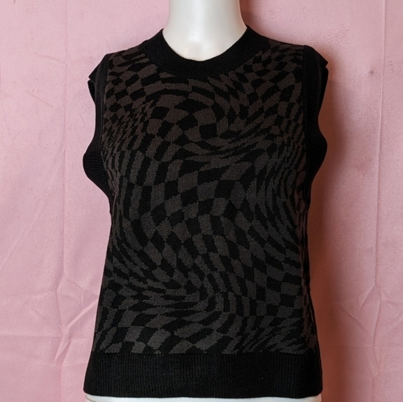 H&M Divided Gray and Black Grid Vortex Print Crew Neck Sweater Vest size Small - Picture 1 of 5
